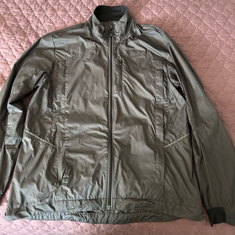 Men’s Lululemon Windbreaker Jacket size L Black